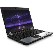 HP EliteBook 8440P en otro ángulo, mostrando el teclado en detalle