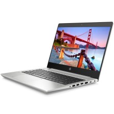 Ángulo del HP ProBook 440 G7 con la pantalla encendida