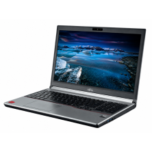 Fujitsu LifeBook E754 abierto en ángulo lateral, mostrando el teclado español repintado de cerca