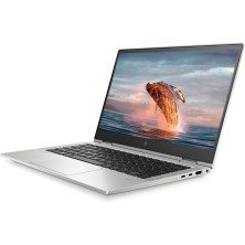 HP EliteBook 830 G8 abierto en perspectiva, teclado retroiluminado