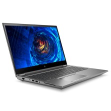 HP ZBook Fury 17 G8 en diagonal desde la izquierda, teclado con bloque numérico