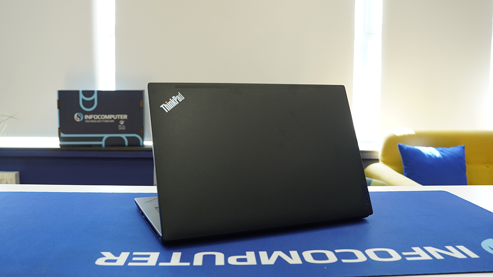 Imagen trasera del Lenovo ThinkPad L14 G3