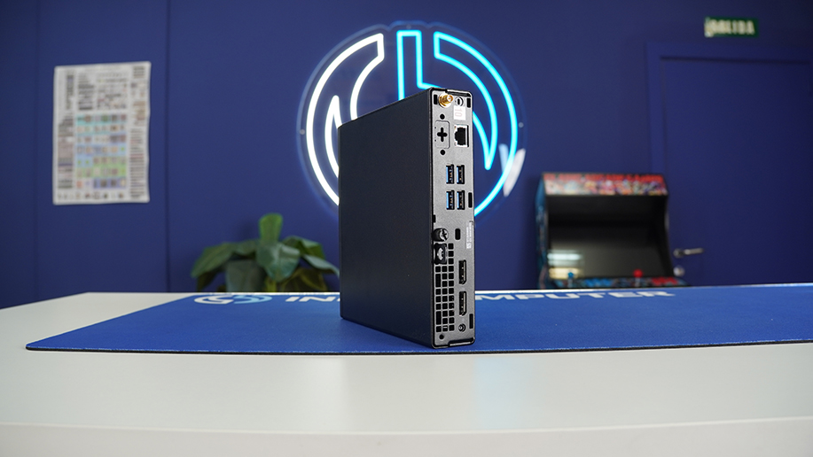 Puertos traseros del Dell OptiPlex 5080 Mini PC reacondicionado, incluyendo USB, DisplayPort y alimentación.