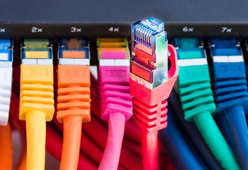 ¿Qué herramientas necesito para hacer un cable de red?